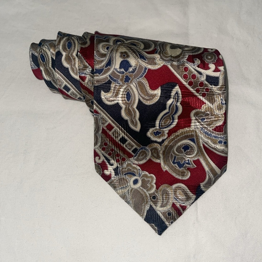 OSCAR DELA RENTA Designer Silk Tie Navy Blue Red Silk  Made in the USA